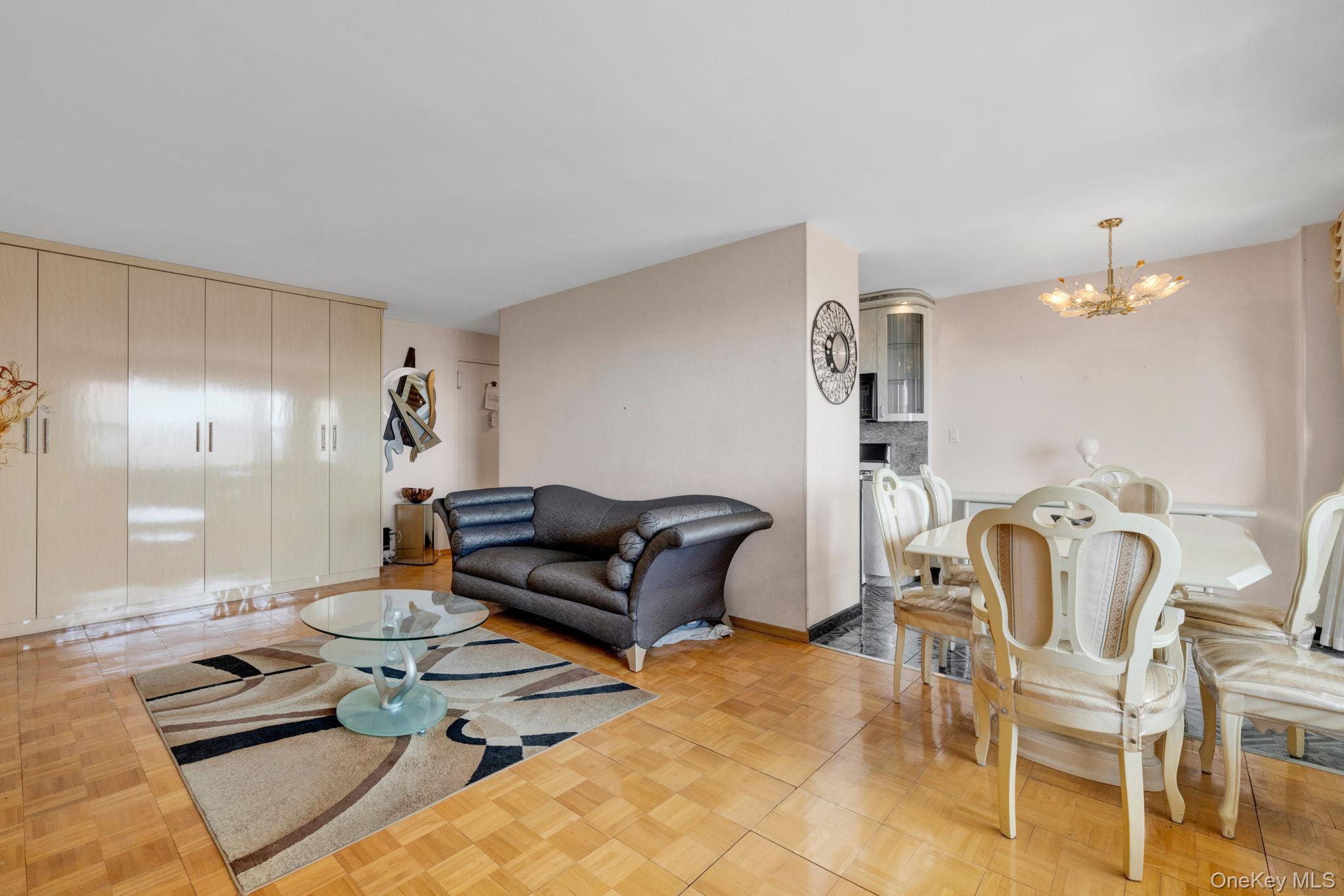 2942 West 5th Street 9O