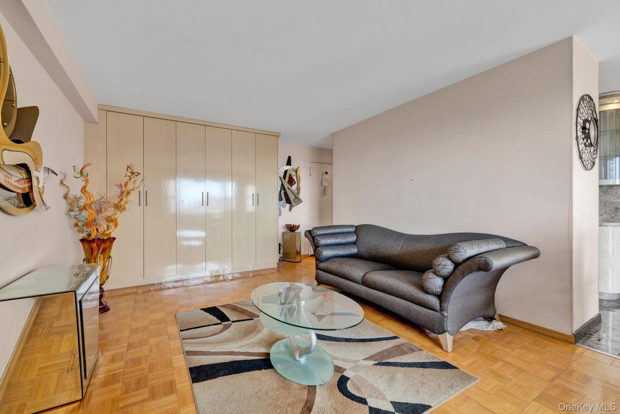 2942 West 5th Street 9O