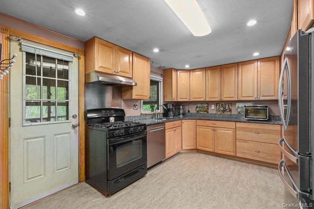 Photo of 18 Scott Drive, Wappingers Falls, NY 12590 (MLS # 990639)