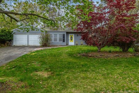 Homes For Sale - 10 Calicotree Lane<br/> Coram, NY 11727