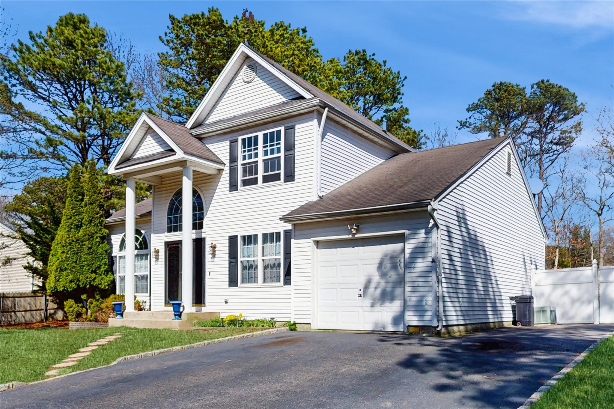 33 Summersweet Drive, Middle Island, New York image 2