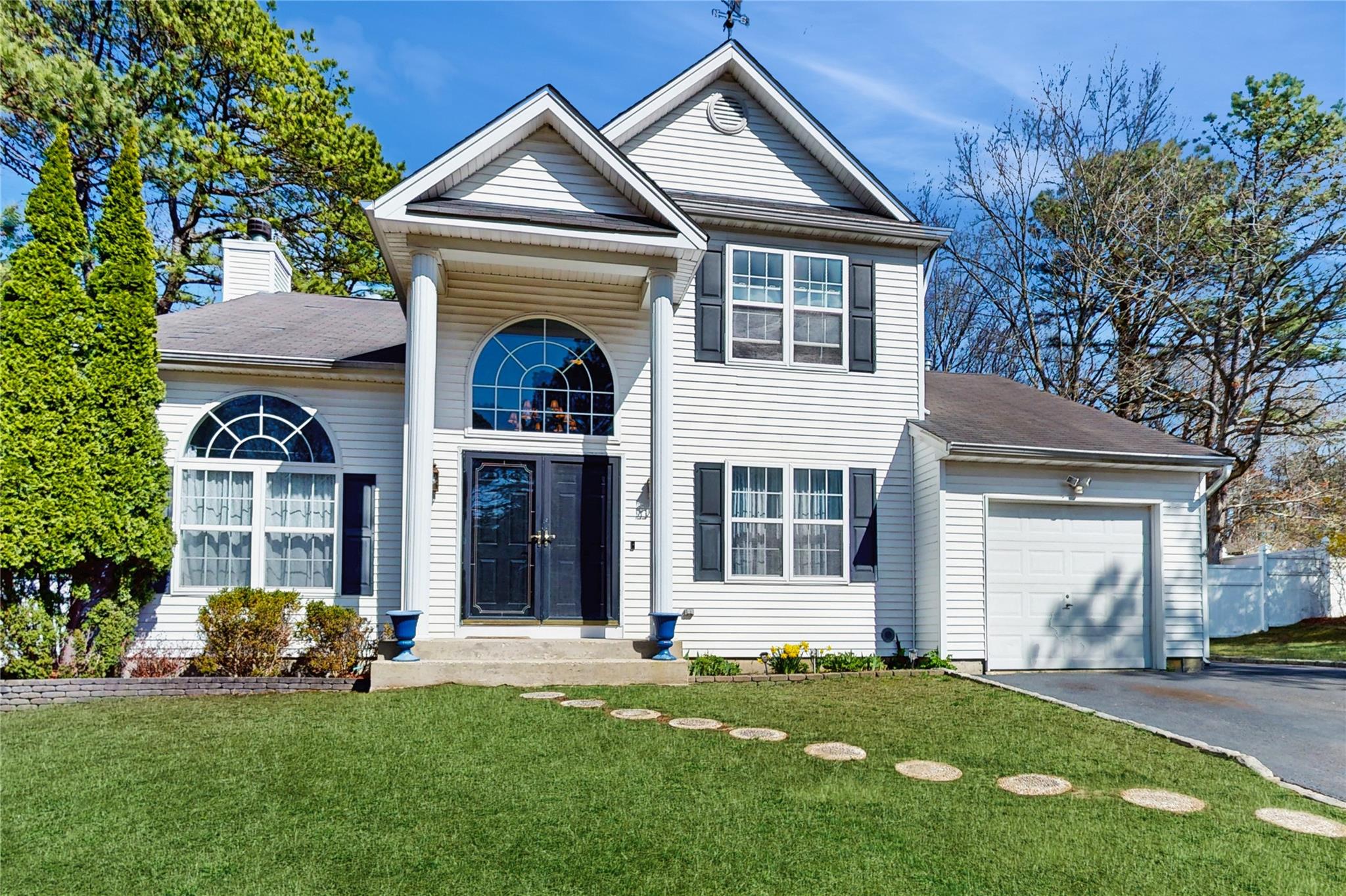 33 Summersweet Drive, Middle Island, New York image 1