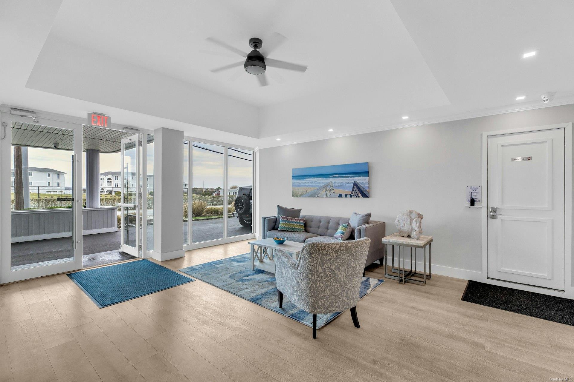 585 Dune Road L9