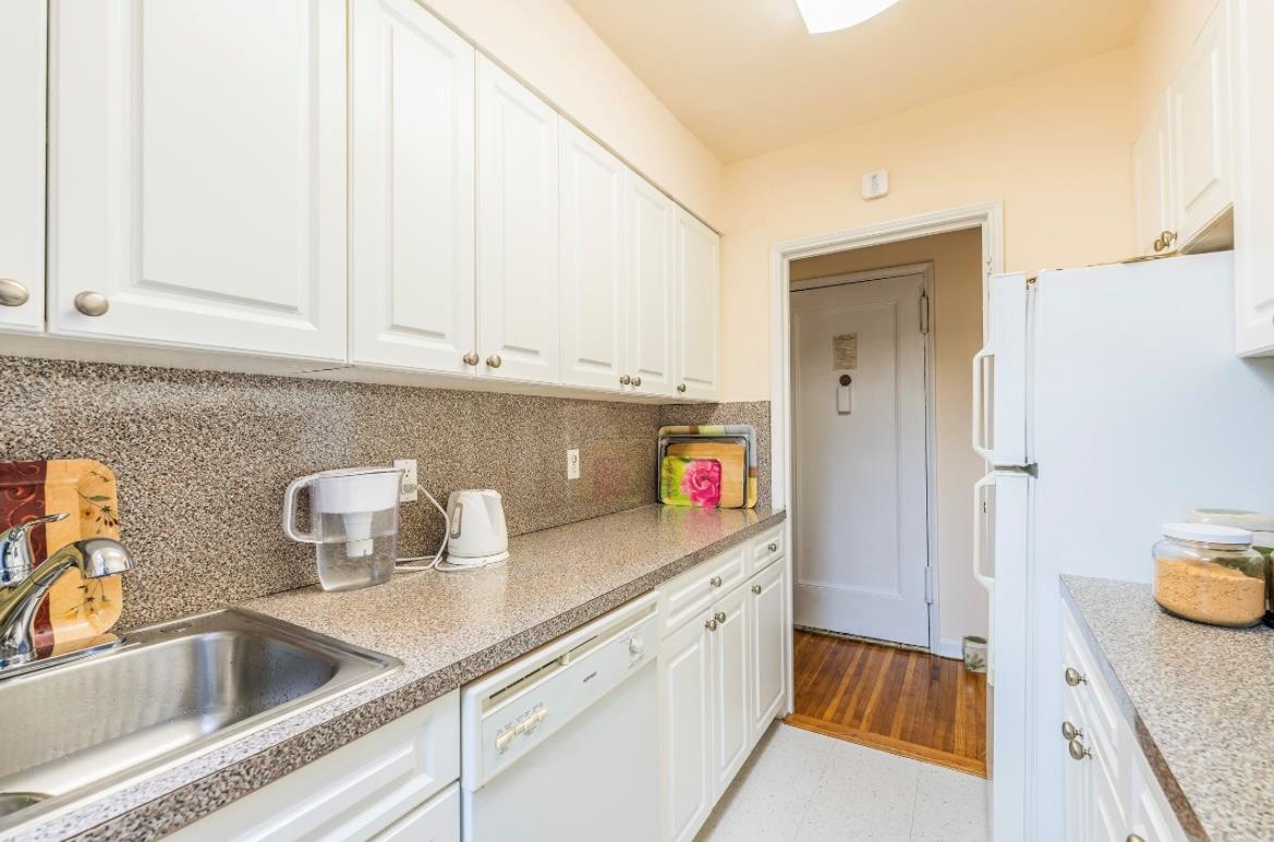 215-43 48 Avenue Ave #3A, Bayside, New York image 10