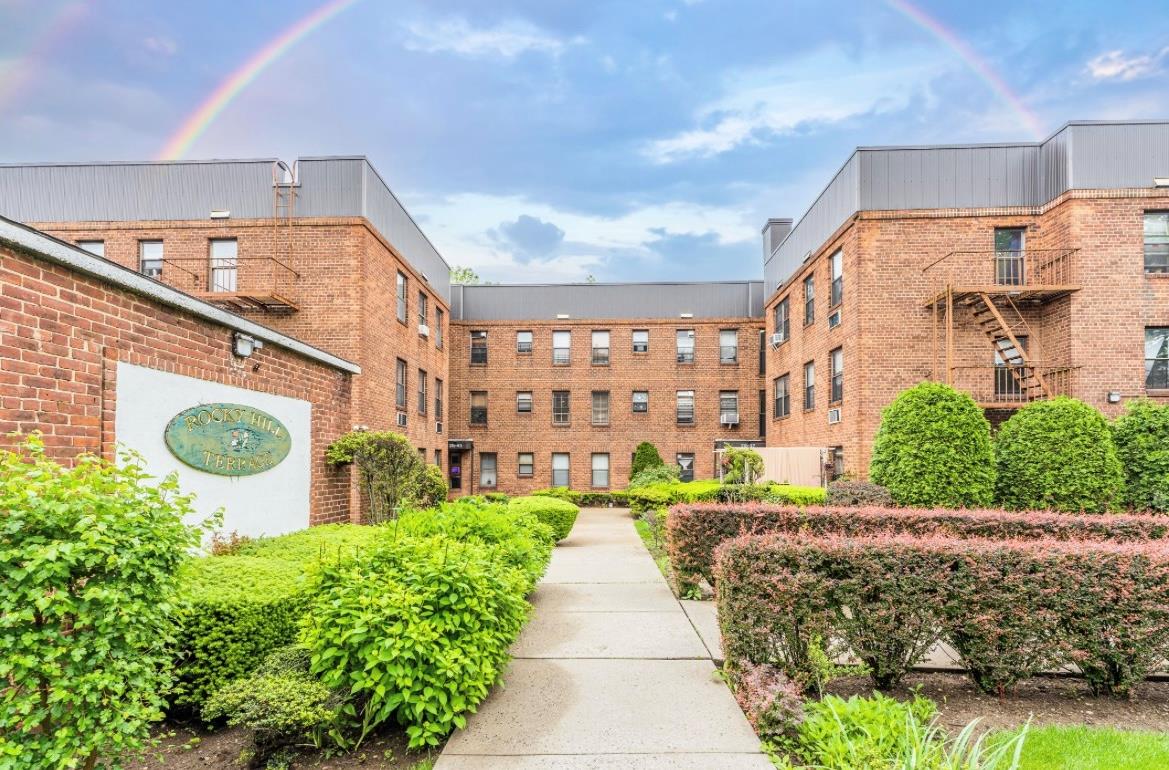 215-43 48 Avenue Ave #3A, Bayside, New York image 2