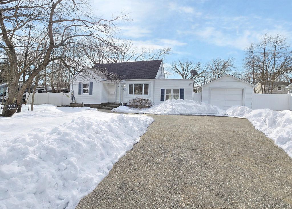 Photo of 214 Van Buren Street, West Babylon, NY 11704 (MLS # 966421)