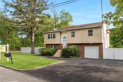 8 Hilltop Avenue, West Babylon, New York image 3