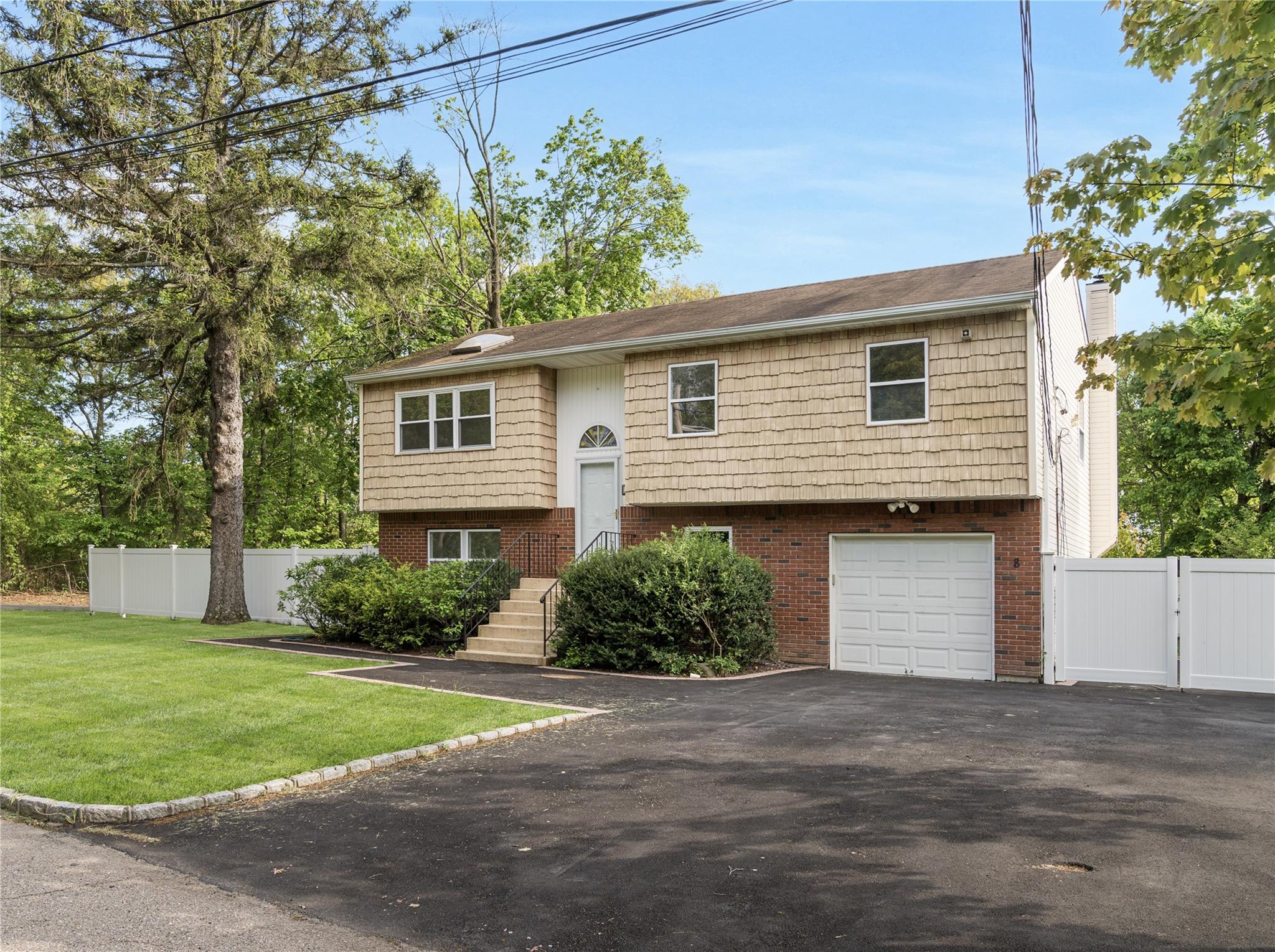 8 Hilltop Avenue, West Babylon, New York image 2