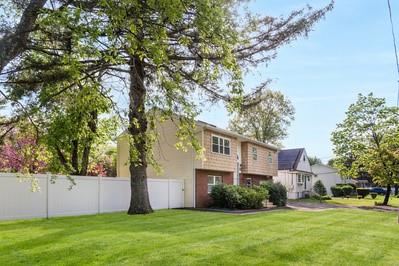 8 Hilltop Avenue, West Babylon, New York image 4