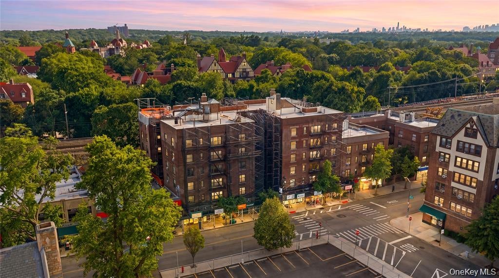 Photo of 7234 Austin St ST #F6, Forest Hills, NY 11375 (MLS # 1065873)