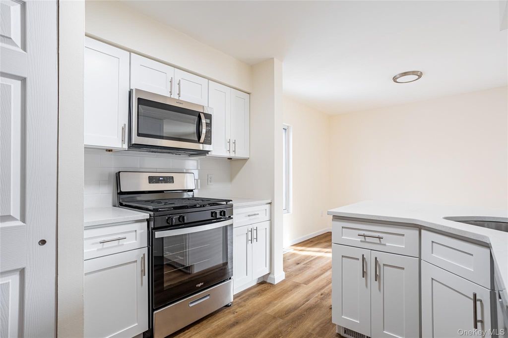 Photo of 491 Ilyssa Way, Staten Island, NY 10312 (MLS # 968329)