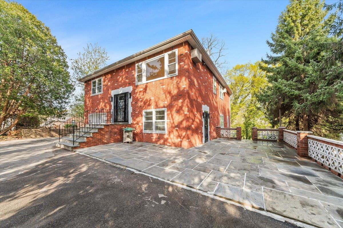 10 Mohawk Road, Yonkers, New York image 1