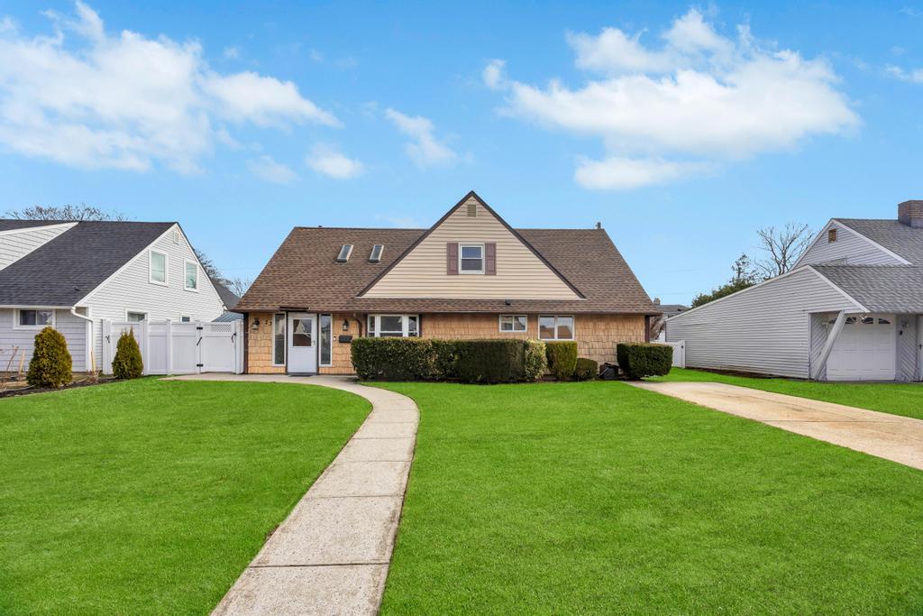 23 Abbey Lane, Levittown, New York image 1