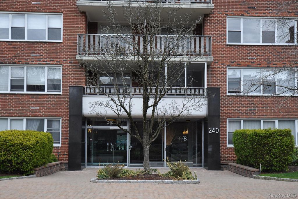 Photo of 240 Garth Road #6B2, Scarsdale, NY 10583 (MLS # 980246)