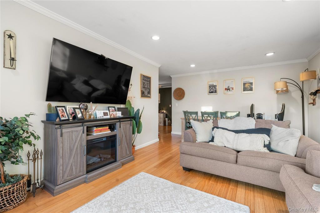 Photo of 90 Park Avenue S #B6, Rockville Centre, NY 11570 (MLS # 988519)