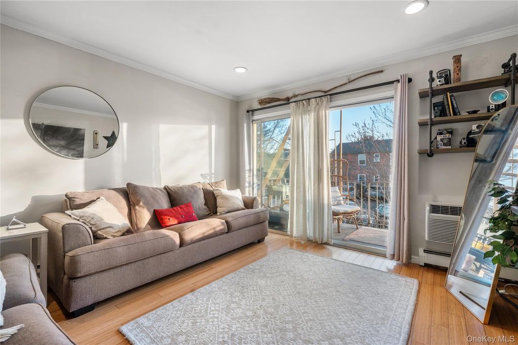 Photo of 90 Park Avenue S #B6, Rockville Centre, NY 11570 (MLS # 988519)