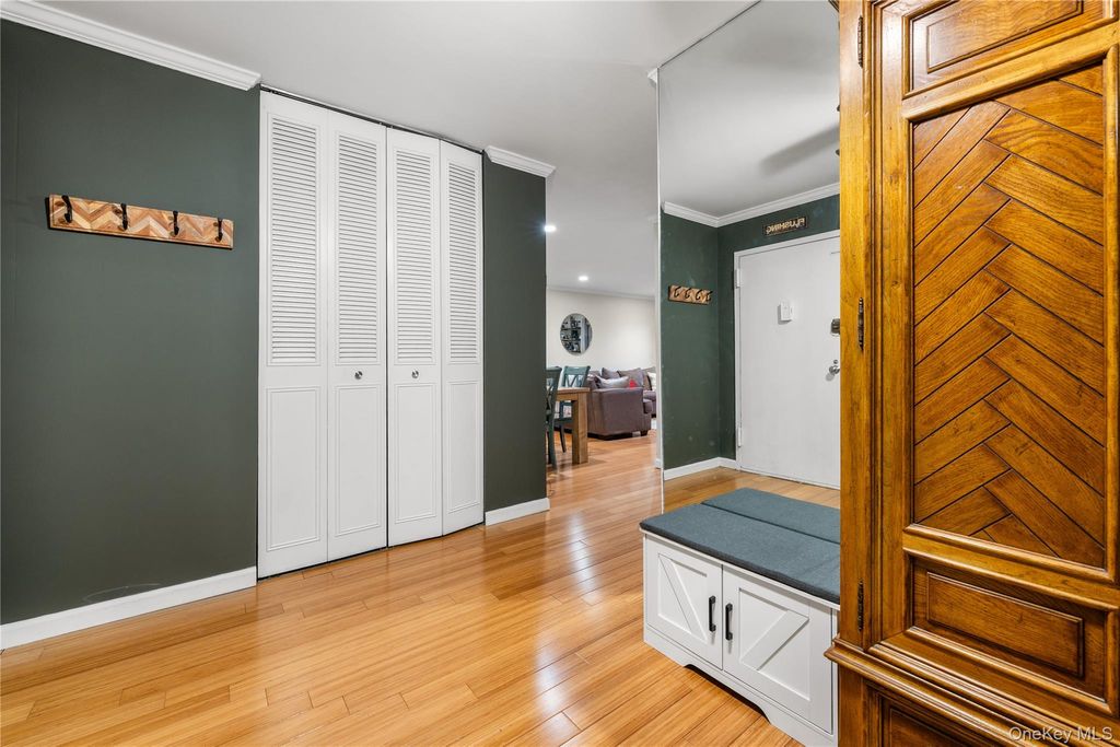 Photo of 90 Park Avenue S #B6, Rockville Centre, NY 11570 (MLS # 988519)