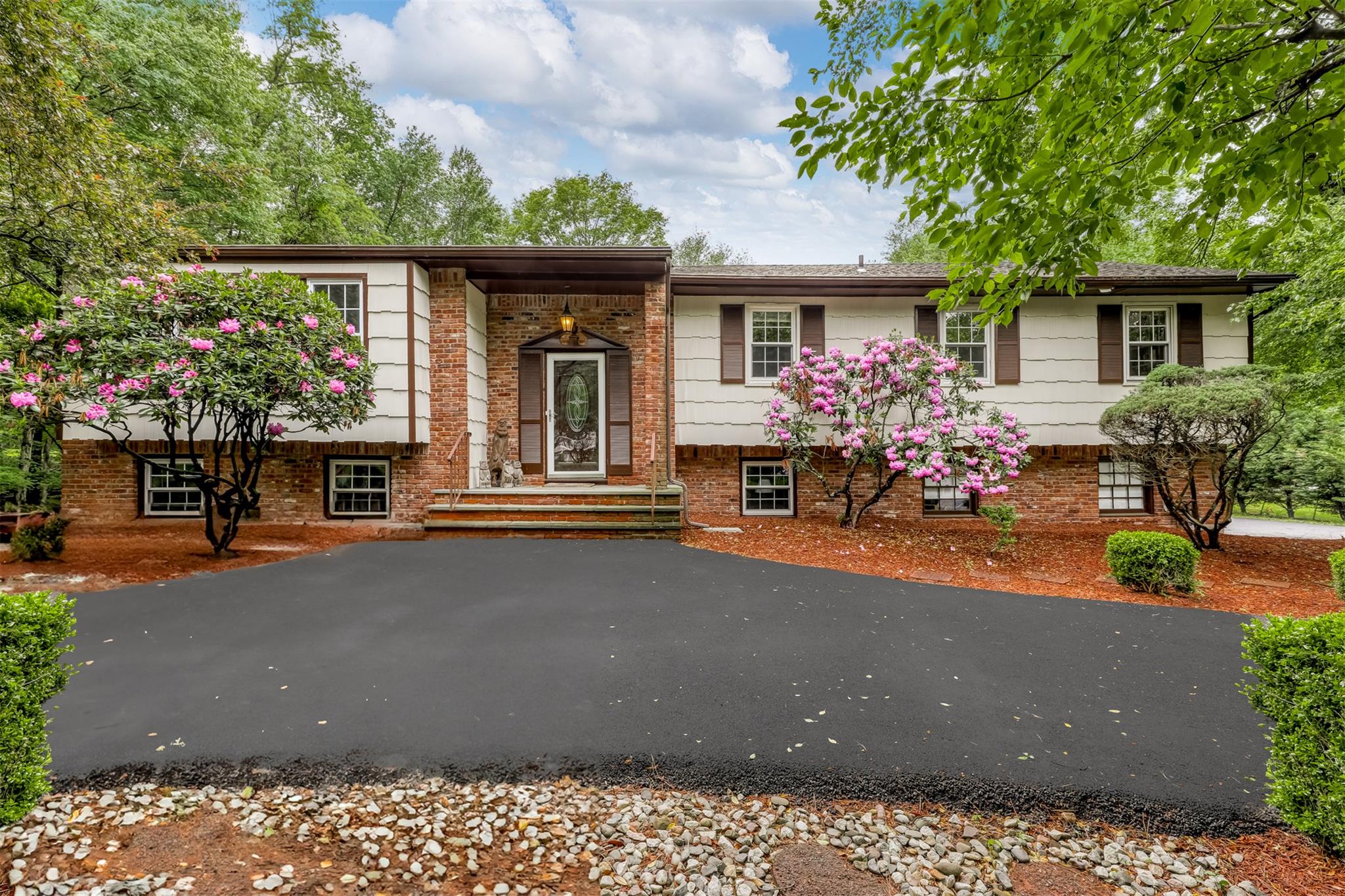 11 Kings Gate Road, Suffern, New York image 3