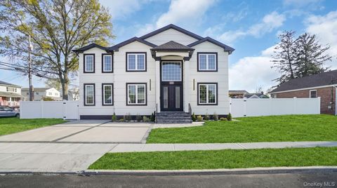 2105 Hoffman ave Elmont NY 11003