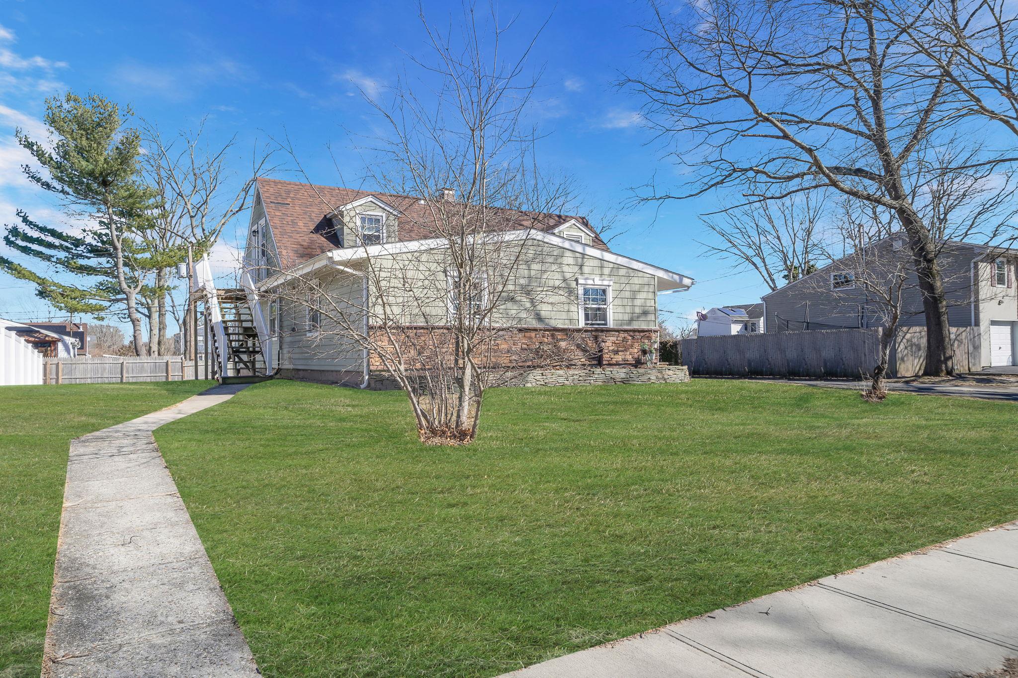 15 Newport Avenue, Brookhaven, New York image 2