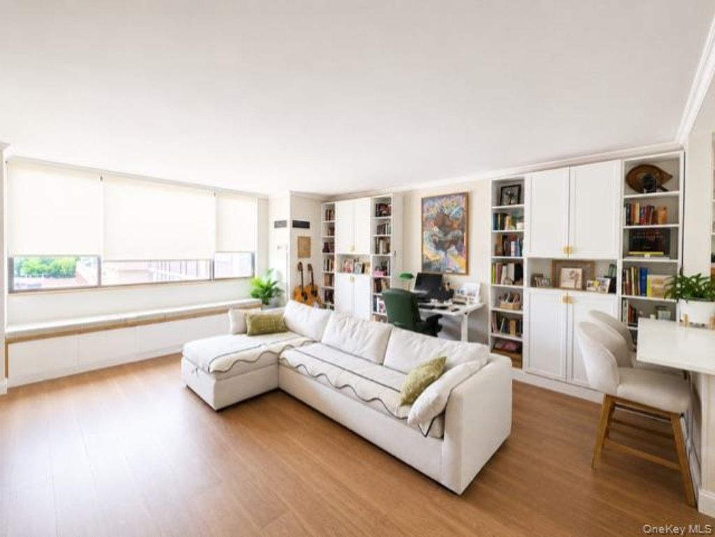 Photo of 27110 Grand Central Parkway Pkwy #2T, Floral Park, NY 11005 (MLS # 1021452)