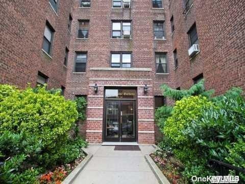 Rental Property at 64th Road 3K, Forest Hills, Queens, NY - Bathrooms: 1 
Rooms: 3  - $1,800 MO.