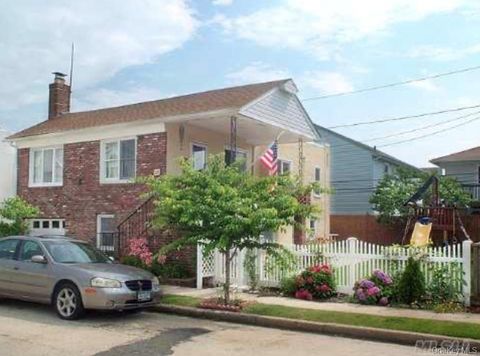 Photo of 124 Coolidge Avenue, Long Beach, NY 11561 (MLS # 918876)