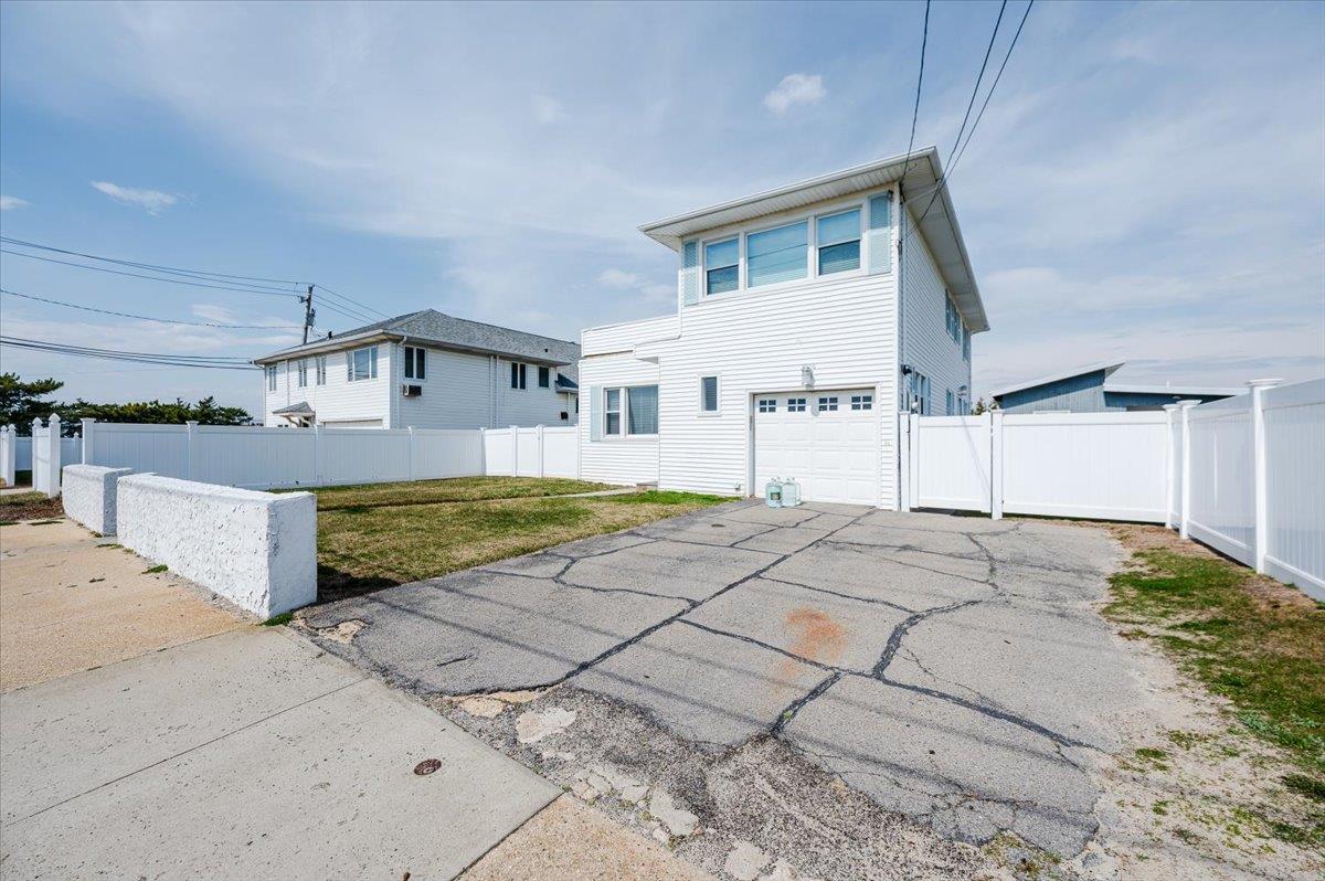 Hempstead, New York 11509, United States, 4 Bedrooms Bedrooms, ,3 BathroomsBathrooms,Residential,Active,96632