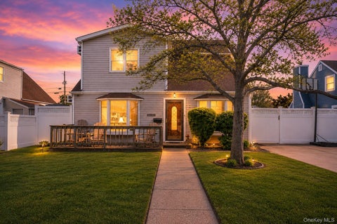 Photo of 42 Haven Lane, Levittown, NY 11756 (MLS # 988921)