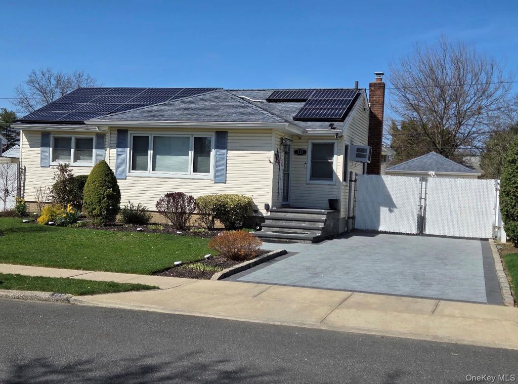 Photo of 737 Pleasant Avenue, Westbury, NY 11590 (MLS # 988695)