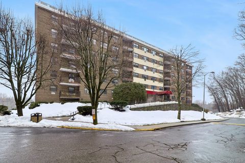Photo of 100 Diplomat Drive #8C, Mount Kisco, NY 10549 (MLS # 966159)