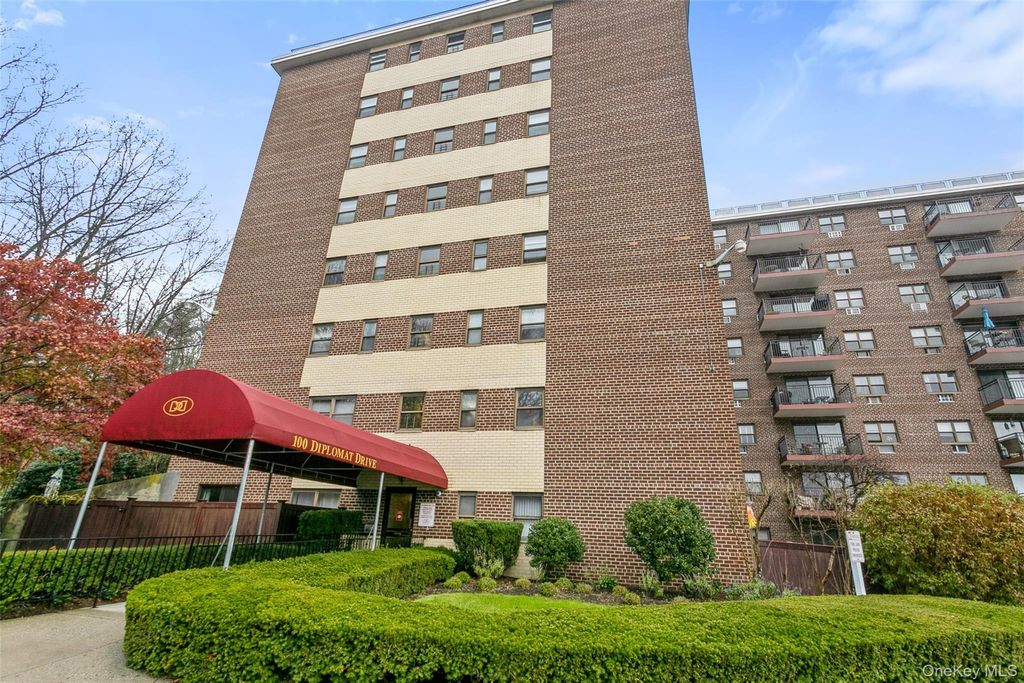 Photo of 100 Diplomat Drive #8C, Mount Kisco, NY 10549 (MLS # 966159)