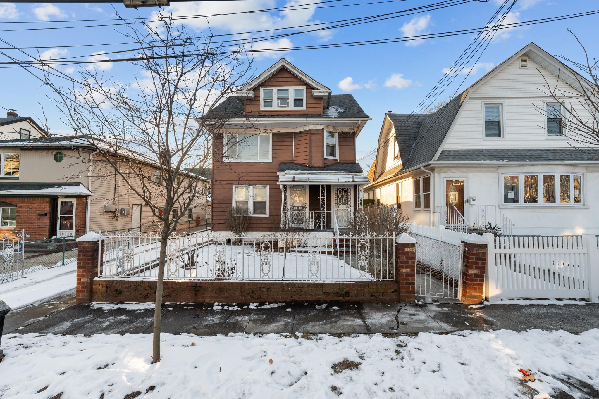 216 Street, Cambria Heights, Queens, NY - 3 Bedrooms  
1 Bathrooms - 