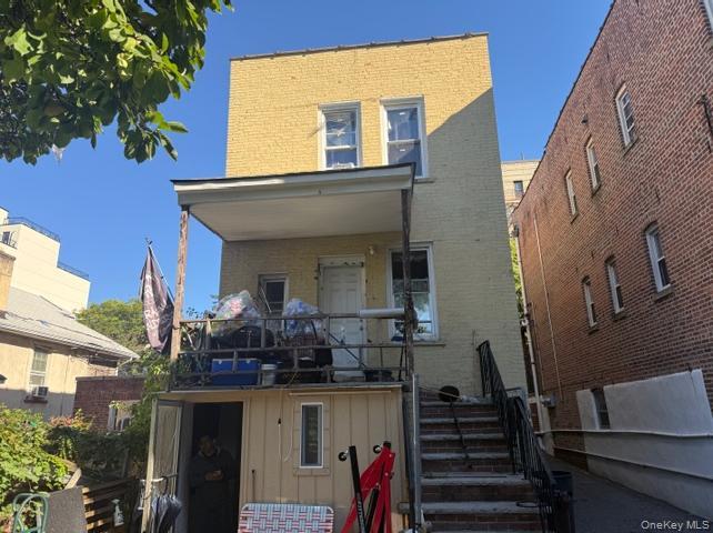 Photo of 646 E 230th Street, Bronx, NY 10466 (MLS # 1024808)