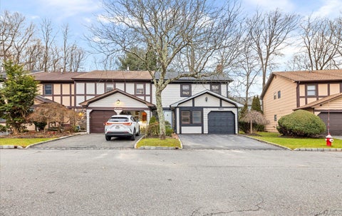 Condo For Rent - 15 Pond Path<br/> Nassau County, Woodbury, NY 11797