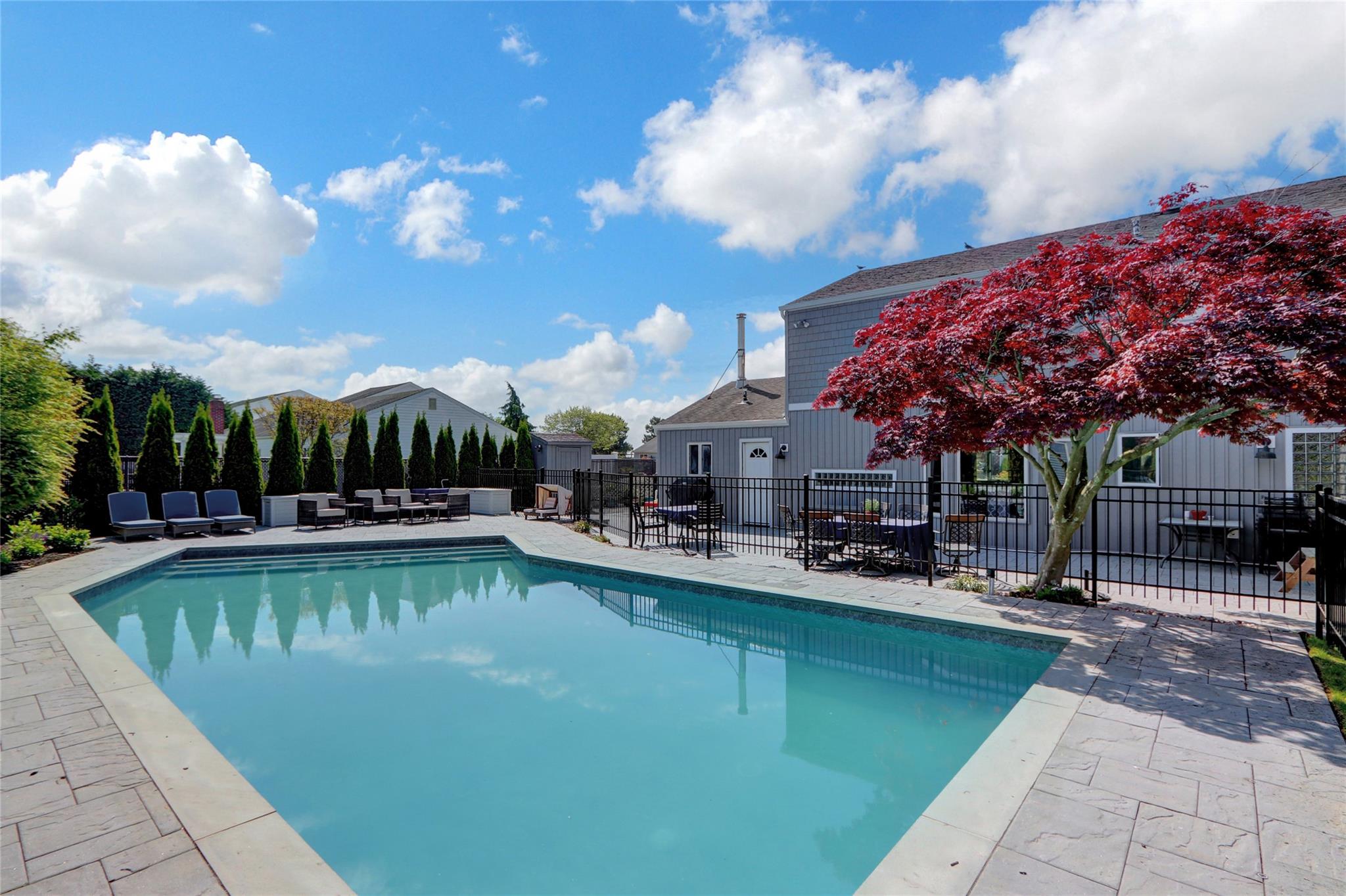 52 Shore Drive, Copiague, New York image 31