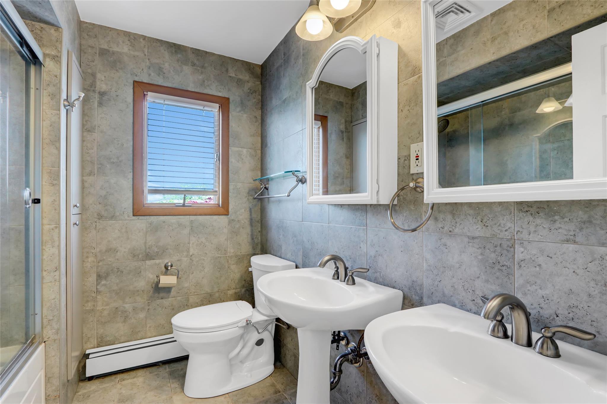 52 Shore Drive, Copiague, New York image 20