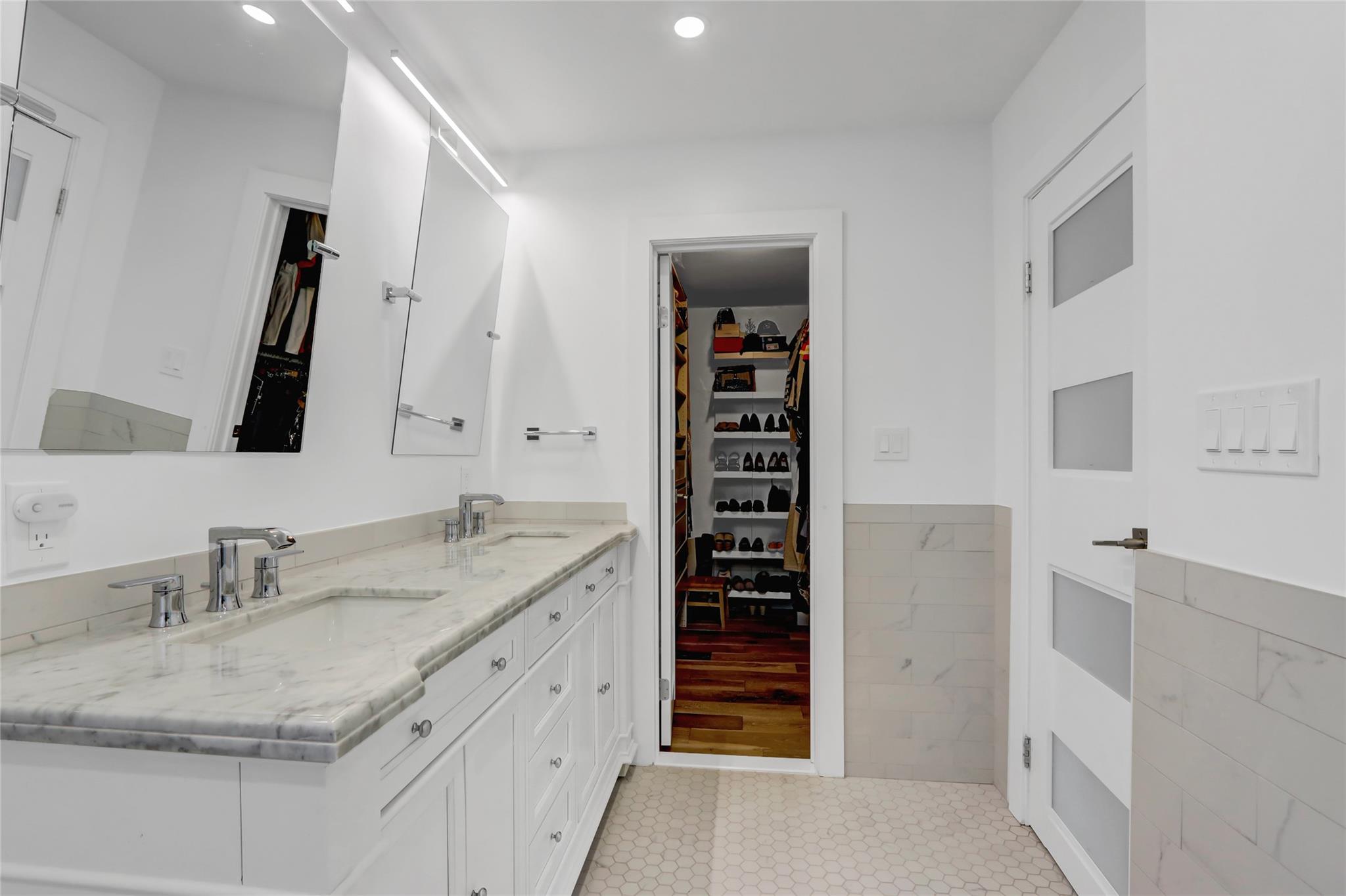 52 Shore Drive, Copiague, New York image 25