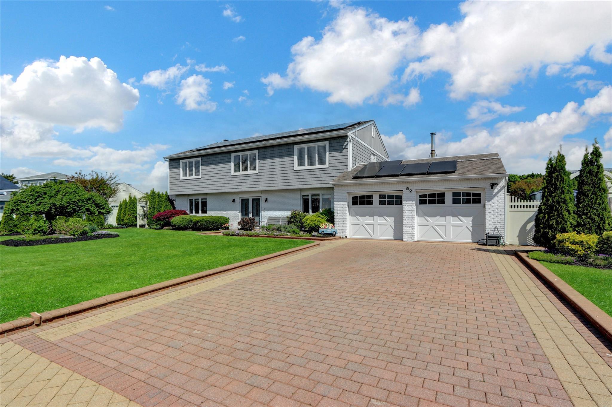 52 Shore Drive, Copiague, New York image 2