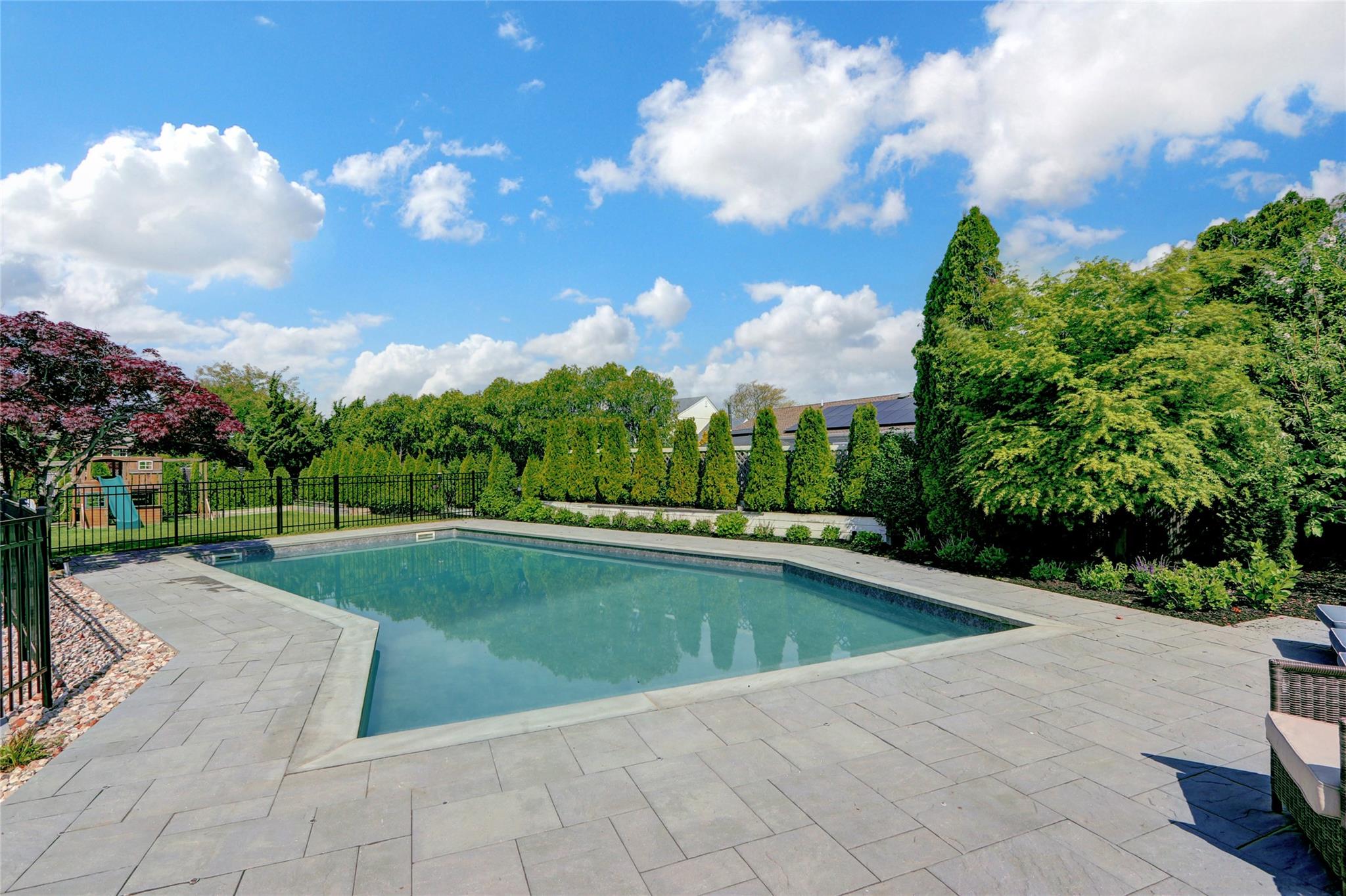 52 Shore Drive, Copiague, New York image 29
