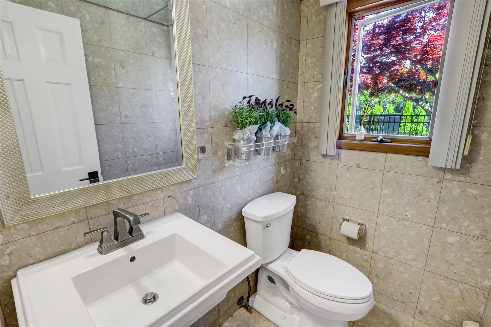 52 Shore Drive, Copiague, New York image 10