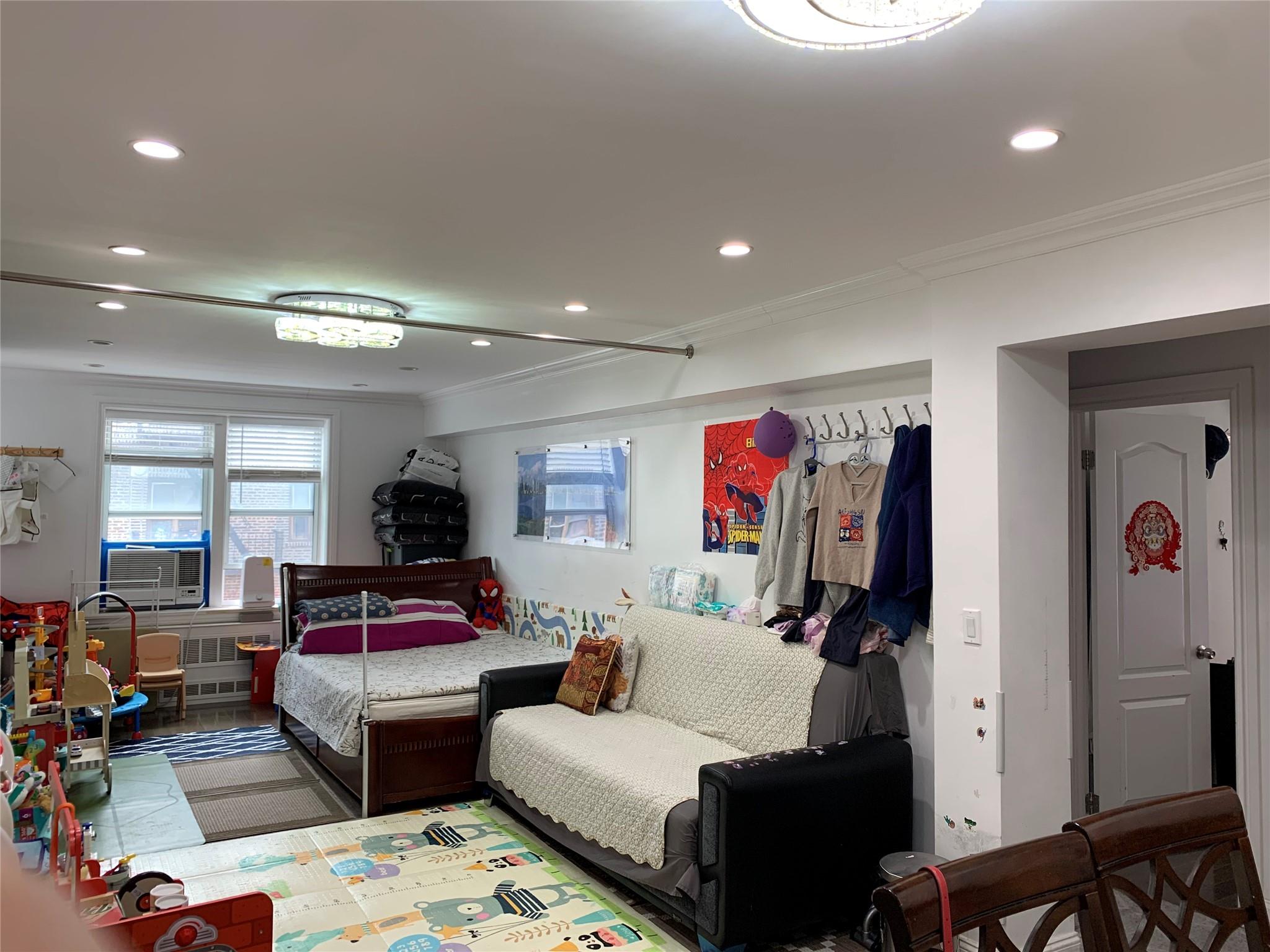42-40 Bowne St St #5C, Flushing, New York image 4