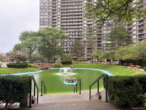Condo For Rent - 2 Bay Club Drive #10K<br/> Bayside, NY 11360