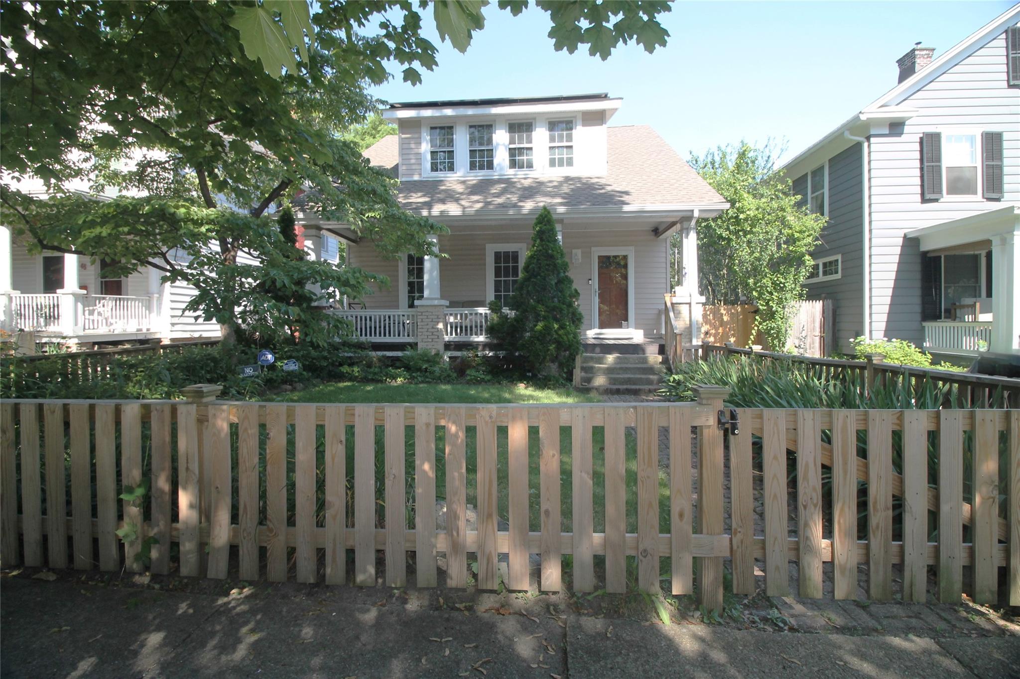 43 S Grand Avenue