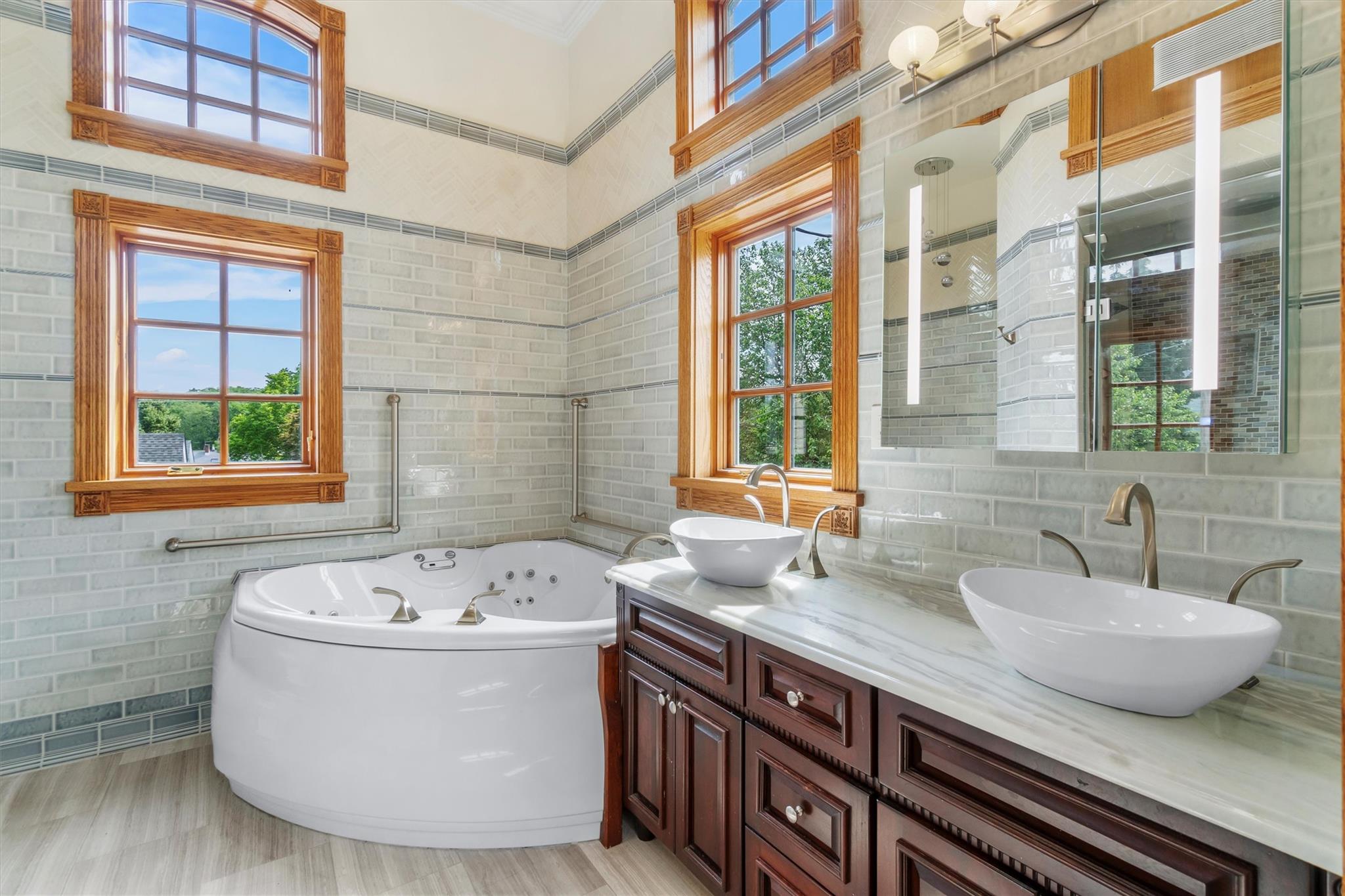 Beacon, New York 12508, United States, 1 Bedroom Bedrooms, ,2 BathroomsBathrooms,Residential,Active,150401