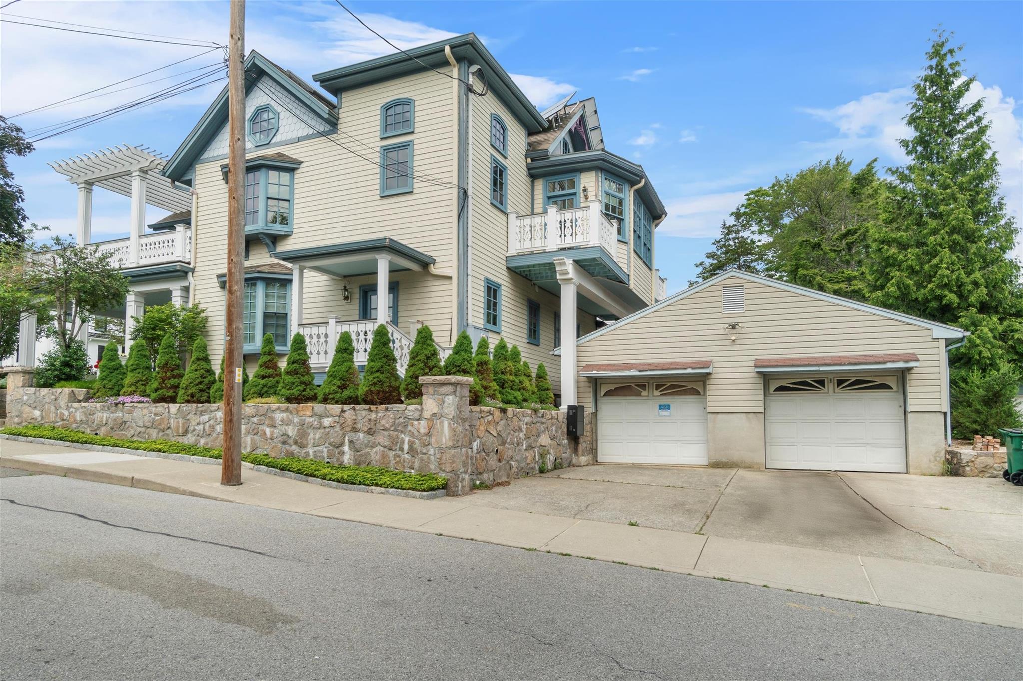 Beacon, New York 12508, United States, 1 Bedroom Bedrooms, ,2 BathroomsBathrooms,Residential,Active,150401