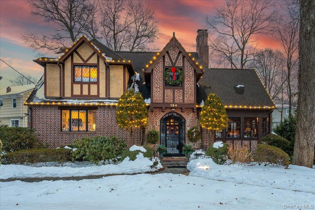 Photo of 194 Hickory Grove Drive E, Larchmont, NY 10538 (MLS # 959330)