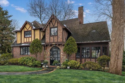 Homes For Sale - 194 Hickory Grove Drive<br/> Larchmont, NY 10538