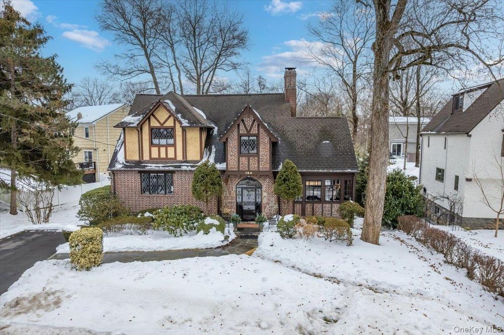 Photo of 194 Hickory Grove Drive E, Larchmont, NY 10538 (MLS # 959330)