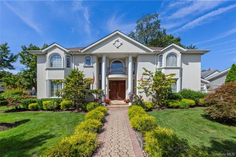 11 Manor Avenue Roslyn Heights NY 11577